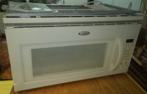 lot 539 image: 2008 Whirlpool under Cabinet microwave - White. Works great