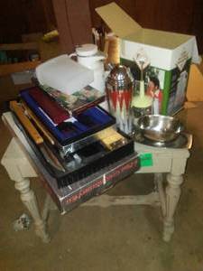lot 541 image: Vintage Accent table with contents