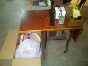 lot 542 image: Vintage typewriter Table, beautiful wood top and contents.