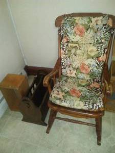 lot 547 image: Rocker, magazine rack, wood crate