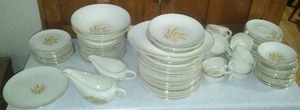 lot 549 image: Circa 1950s Golden Wheat China.  22 kt gold rim