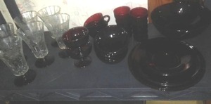 lot 561 image: Red Glass a nice lot