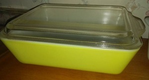 lot 566 image: 3 Pyrex Baking Dishes