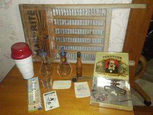 lot 570 image: Vintage Antique Collectibles.