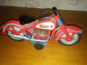 lot 572 image: 1960 Venus friction tin motorcycle, excellent