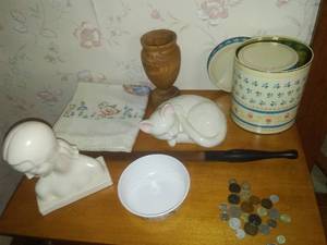 lot 586 image: Lefse Stick, statues, tokens & more