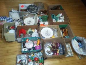 lot 575 image: Large Lot of Misc. Vintage.