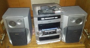 lot 596 image: Phillips Stereo Model C250 Am FM Cassette, CD  excellent condition.