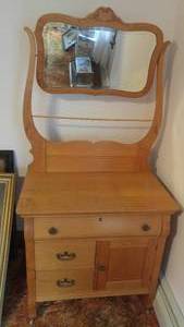 lot 12 image: Vintage washstand, Exquisite Condition.