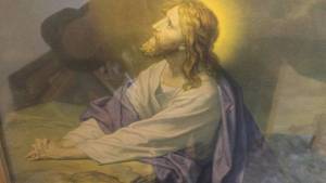 lot 19 image: Vintage Praying Jesus, hanging cord