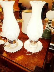 lot 26 image: White Hobnail Vintage lighting (5)