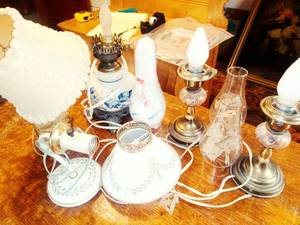lot 27 image: Hurricane Shade Vintage lighting (5)