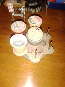 lot 33 image: Collectible trinkets (4 boxes)