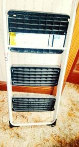 lot 37 image: Cosco step ladder.