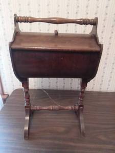 lot 39 image: Sewing supplies and more.