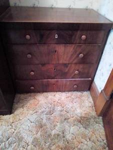 lot 42 image: Vintage 4 drawer Dresser