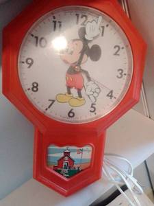lot 46 image: Micky mouse Electric Wall Clock 15in.