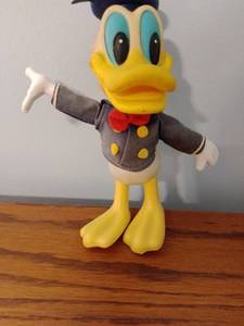 lot 61 image: Vtg Donald Duck Collectible,