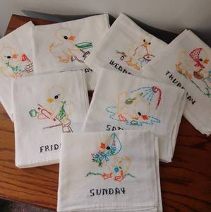 lot 62 image: Vintage Flour Sack Embroidered Dish towels (7)
