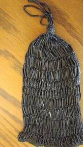 lot 72 image: Vintage Beaded purses and container of beads.