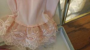 lot 74 image: Vintage womens Gloves and handkerchiefs
