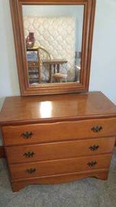 lot 76 image: 3 drawer Dresser w mirror,