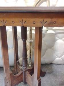 lot 87 image: Accent Table,