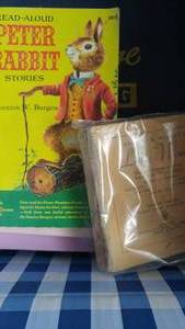lot 98 image: Large collection of books.
