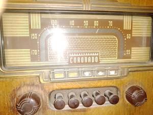lot 131 image: Vintage Coronado floor radio, tubes and speakers,