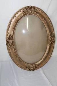 lot 143 image: Oval Picture Frame with Raised Glass and Decorative Frame