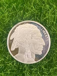 lot 36 image: .999 Silver Bison  Sioux Round 14 oz