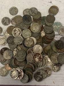 lot 42 image: Lot of 152 Buffalo Nickles  (no dates)