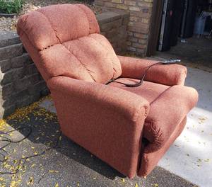 lot 4 image: T-Motion Electric Recliner Chair