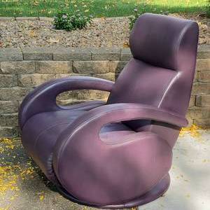 lot 5 image: Sofas & Chairs Modern Leather Recliner