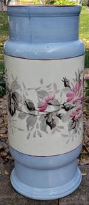 lot 31 image: Lovely Hand Painted Ceramic Umbrella Stand