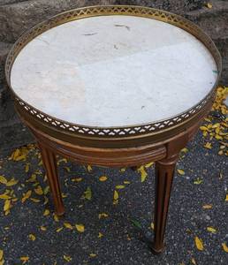lot 21 image: Vintage Marble Top Brandt Side Table