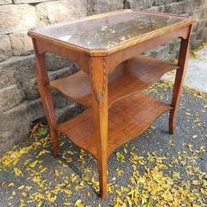 lot 23 image: Beautiful Detailed Oak Glass Top Table