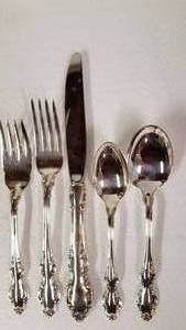 lot 6 image: Reed & Barton English Crown Flatware Service for 12 with Serving Pieces