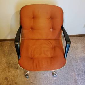lot 82 image: Mid-Century Steelcase Orange Pollock Knoll Style Office Chair