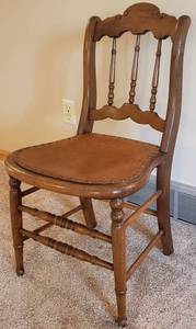 lot 18 image: Vintage leather Studded Seat Chair