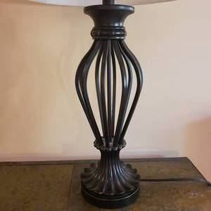 lot 80 image: Contemporary Vase Table Lamp