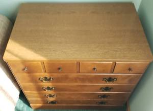 lot 13 image: Retro Ethan Allan Three Drawer Dresser