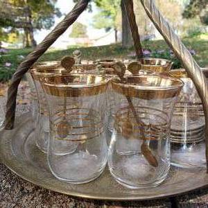 lot 85 image: Vintage Brass Hanging Aperitif Caddy and Glasses with Saucers