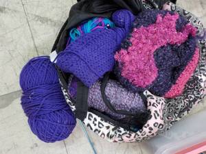 lot 162 image: Yarn, Craft and Dcor Lot in a cov...