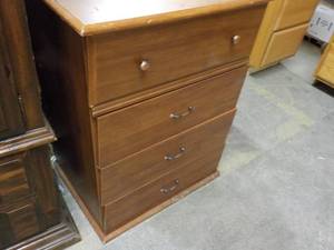 lot 182 image: 4 Drawer Wood Dresser 28 x 20 x 37...