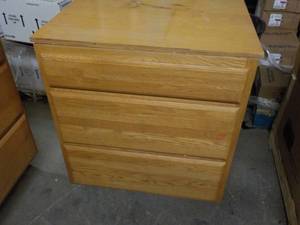lot 185 image: 3 Drawer Wood Cabinet 31 x 25 x 36...