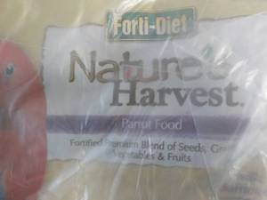 lot 19 image: Natures Harvest Parrot Food with S...
