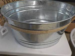 lot 20 image: Mesa Tin Tub...