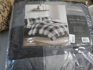 lot 36 image: Madison Park Essentials FullQueen ...