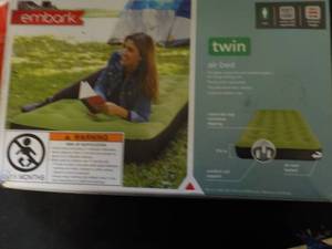 lot 39 image: Embark Twin Air Bed...